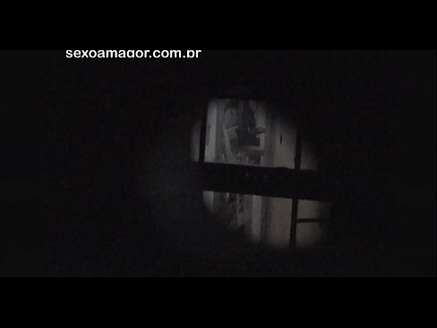 ❤️ Blondie tau zais cov yeeb yaj kiab los ntawm ib tus neeg nyob ib puag ncig voyeur zais tom qab hollow cib ️❌ Sex video ntawm peb