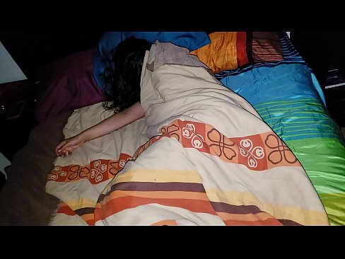❤️ Tus niam txiv cem nws niam yau thaum nws tsaug zog. ️❌ Sex video ntawm peb